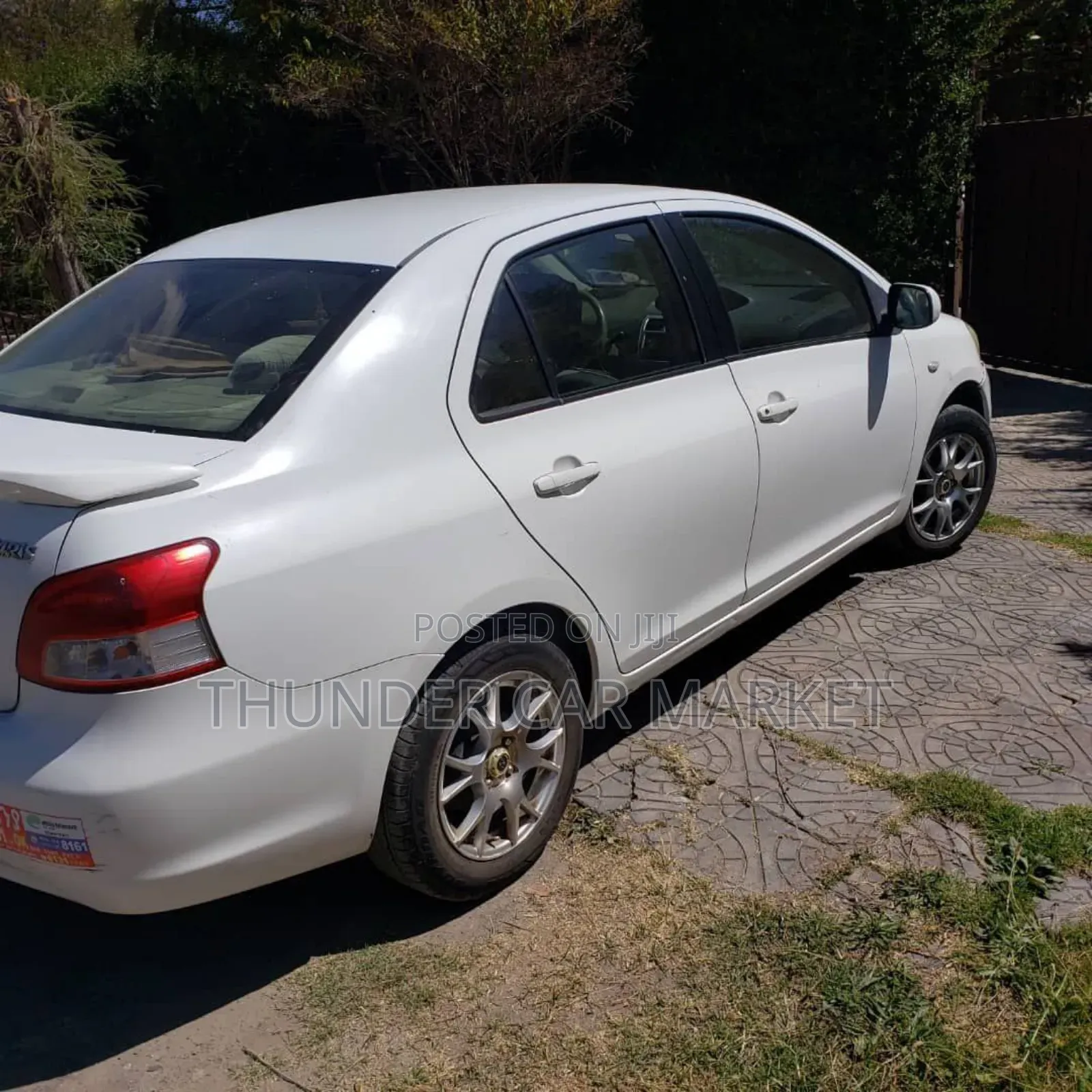 Toyota Yaris 2011 Ivory