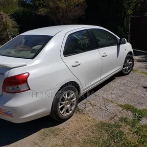 Toyota Yaris 2011 Ivory