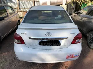 Toyota Yaris 2011 Ivory