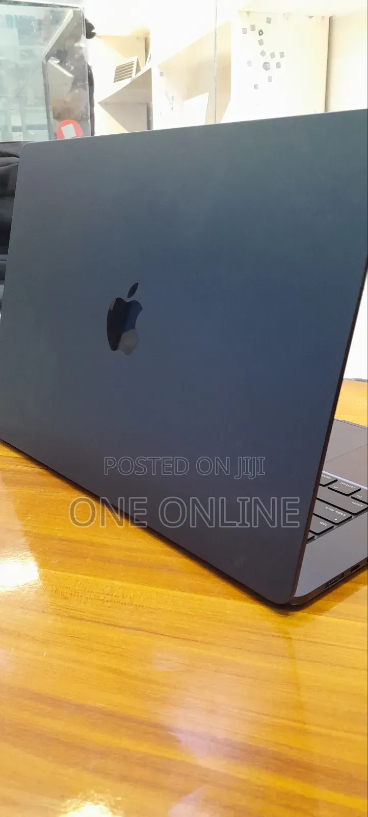 New Laptop Apple MacBook 8GB Apple M3 SSD 256GB