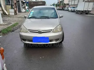 Photo - Toyota Platz 2005 Gold