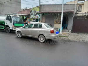 Toyota Platz 2005 Gold