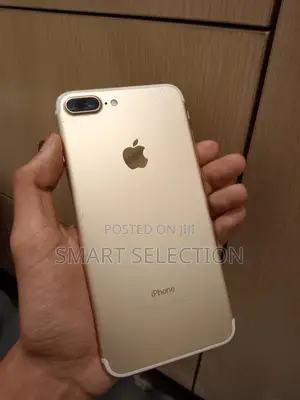 Photo - Apple iPhone 7 Plus 32 GB Gold