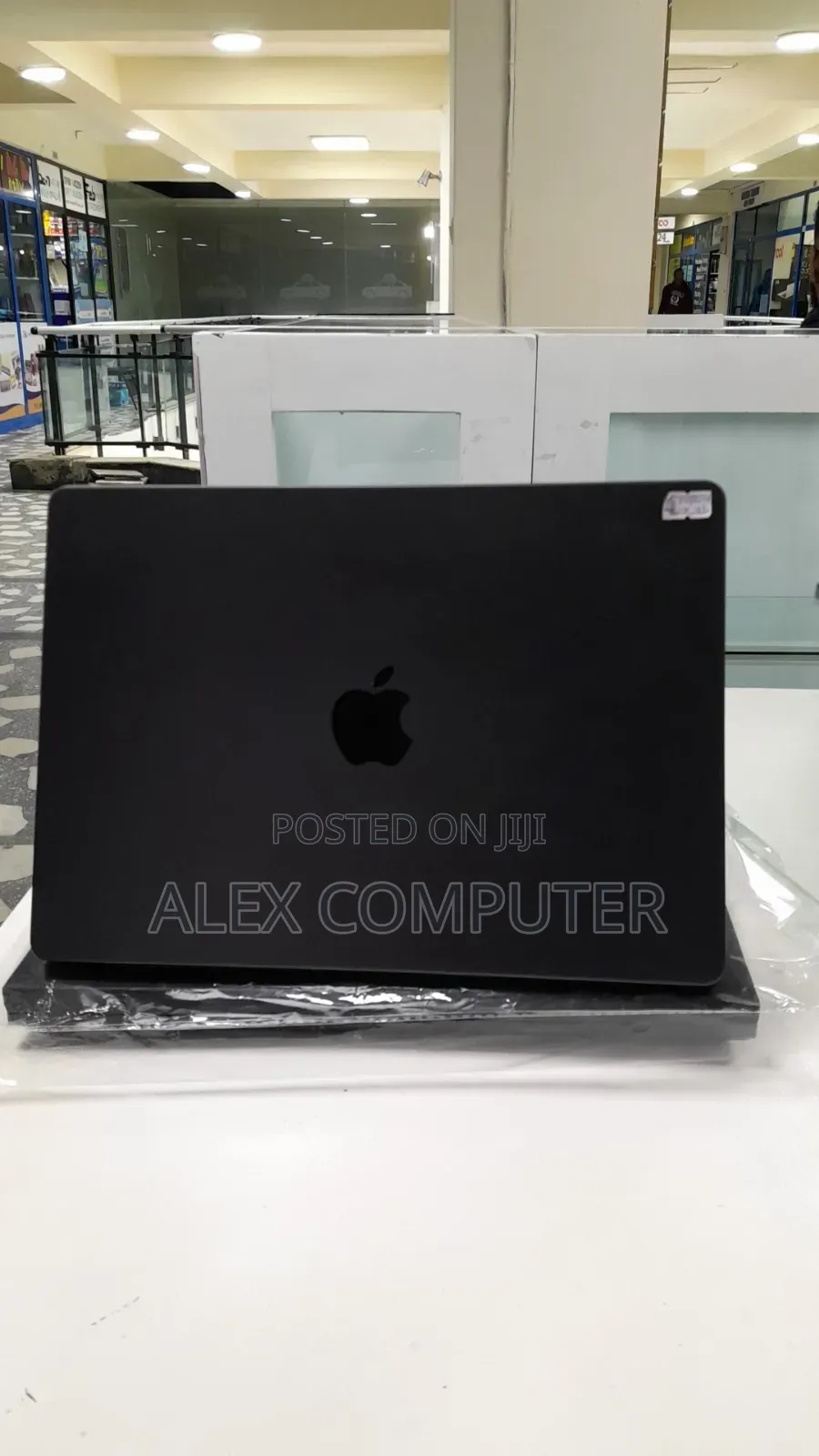 New Laptop Apple MacBook Pro 2023 M3 14-Inch 18GB Apple M3 Pro SSD 1T