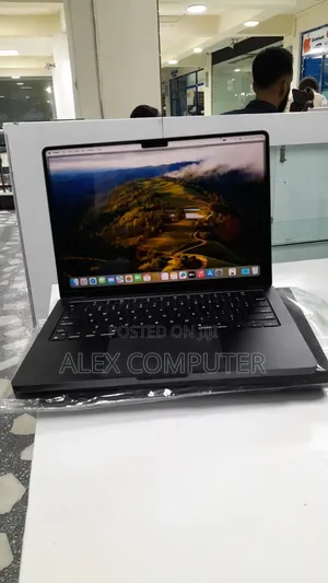 New Laptop Apple MacBook Pro 2023 M3 14-Inch 18GB Apple M3 Pro SSD 1T