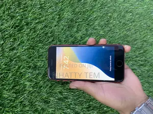 Apple iPhone SE (2020) 64 GB Red