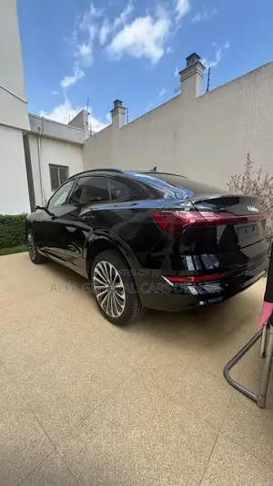 Photo - New Audi Q5 2024 Black