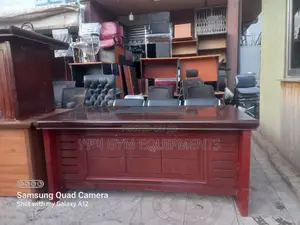 የቢሮ ጠረፔዛ እና ወንበር