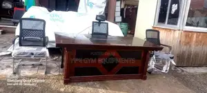 የቢሮ ጠረፔዛ እና ወንበር