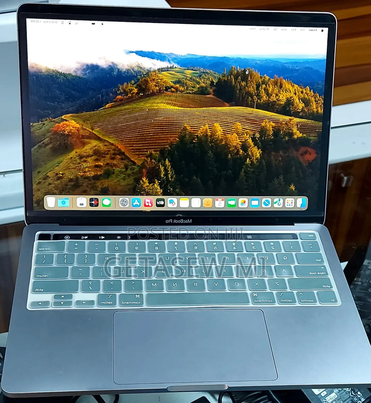 New Laptop Apple MacBook Pro 2020 M1 8GB Apple M1 Pro SSD 256GB
