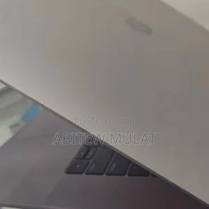 New Laptop Apple MacBook Pro 2017 16GB Intel Core I7 SSD 1T