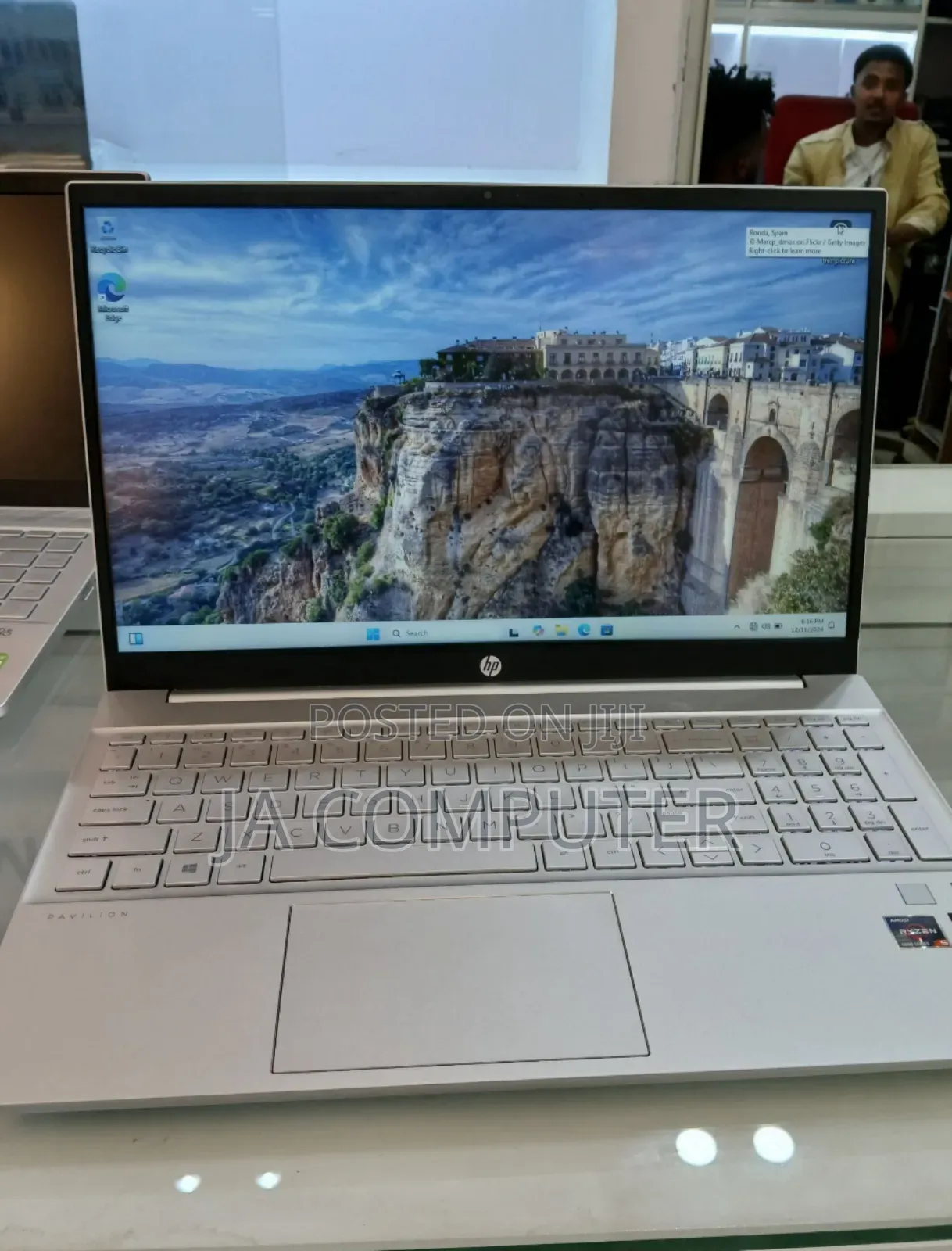 New Laptop HP Pavilion 15 8GB AMD Ryzen 5 SSD 512GB
