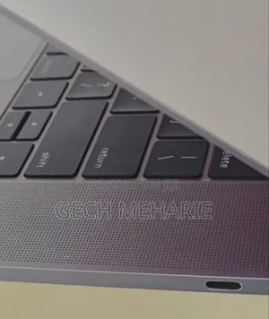 New Laptop Apple MacBook Pro 2017 16GB Intel Core I7 SSD 1T