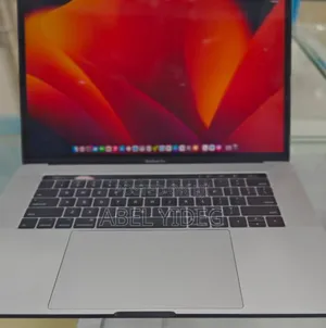 Photo - New Laptop Apple MacBook Pro 2017 16GB Intel Core I7 SSD 1T