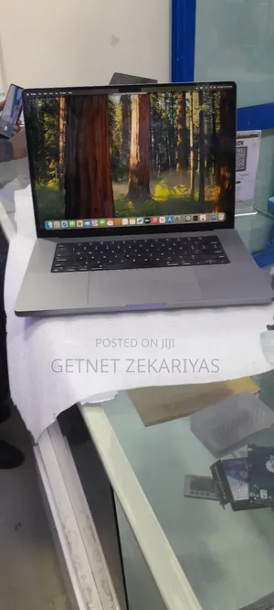 New Laptop Apple MacBook Pro M1 16GB Apple M1 Pro SSD 512GB