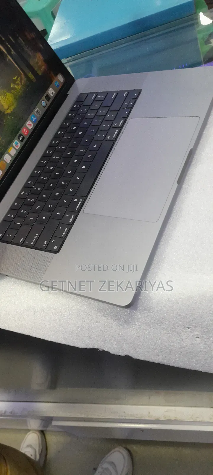 New Laptop Apple MacBook Pro M1 16GB Apple M1 Pro SSD 512GB