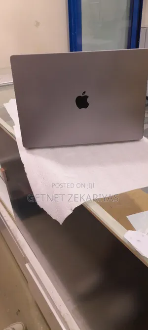 New Laptop Apple MacBook Pro M1 16GB Apple M1 Pro SSD 512GB