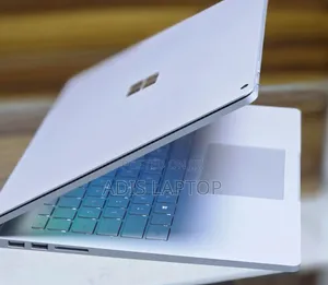 New Laptop Microsoft Surface Book 2 8GB Intel Core I5 SSD 256GB