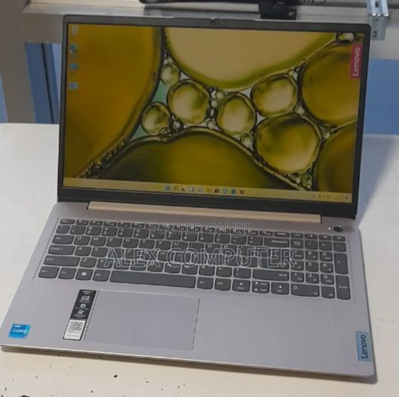 New Laptop Lenovo Ideapad 3 4GB Intel Core I3 SSD 256GB