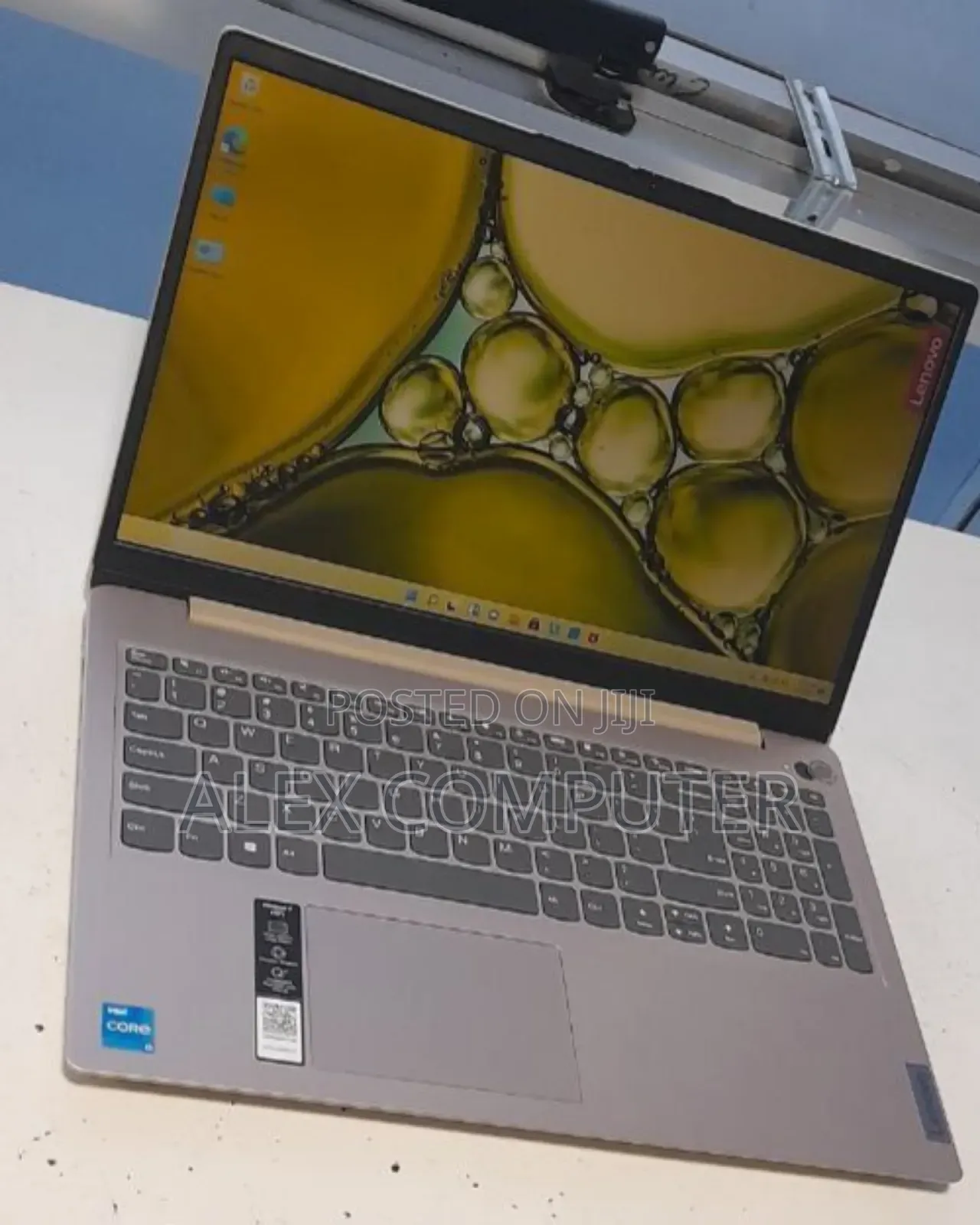 New Laptop Lenovo Ideapad 3 4GB Intel Core I3 SSD 256GB