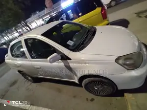 Toyota Platz 2002 White