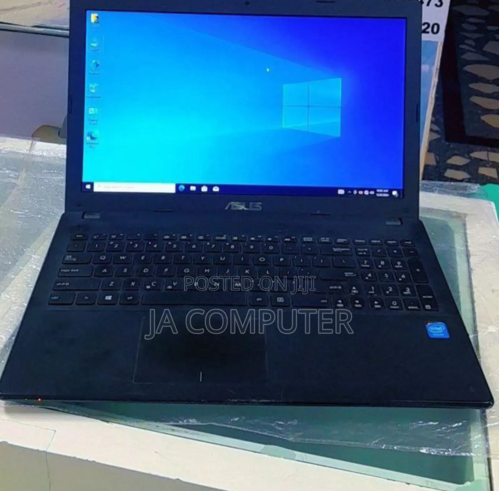 New Laptop Asus VivoBook W202 4GB Intel Celeron SSD 128GB