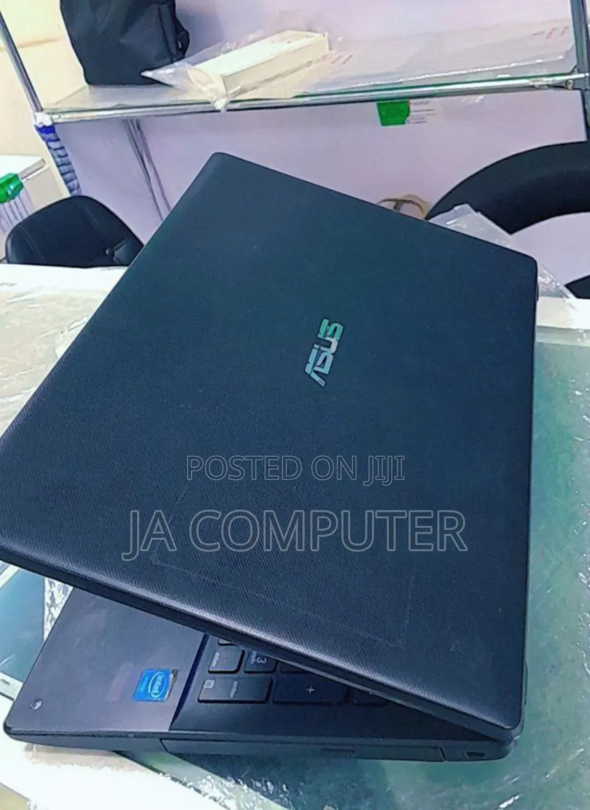 New Laptop Asus VivoBook W202 4GB Intel Celeron SSD 128GB