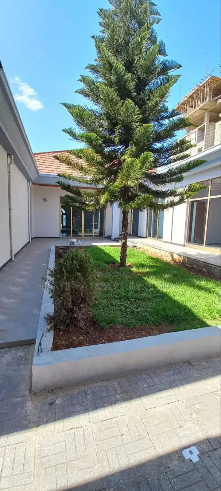 Furnished 8bdrm Villa in Ropack Real State, Oromia-Finfinne for sale