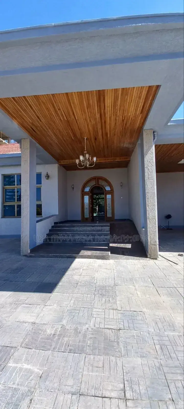 Furnished 8bdrm Villa in Ropack Real State, Oromia-Finfinne for sale