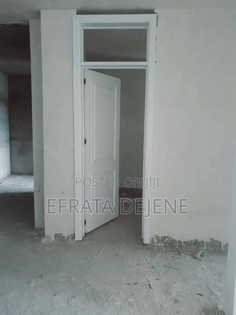2bdrm Apartment in አያት አየርመንገድ, Bole for sale