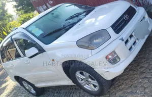 Photo - Toyota RAV4 2002 White