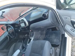 Toyota RAV4 2002 White