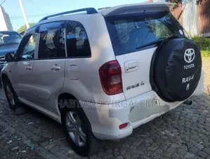 Toyota RAV4 2002 White
