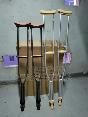 Photo - Axillary Crutches፵[]Weight From the Legs to the Upper Body፩