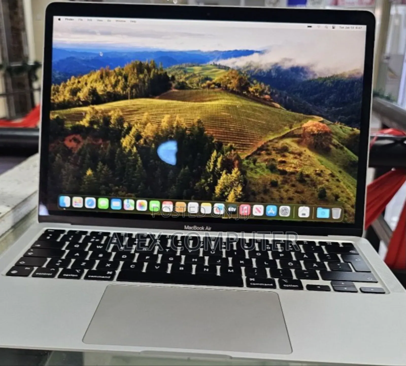 New Laptop Apple MacBook Air 2020 M1 8GB Apple M1 SSD 256GB