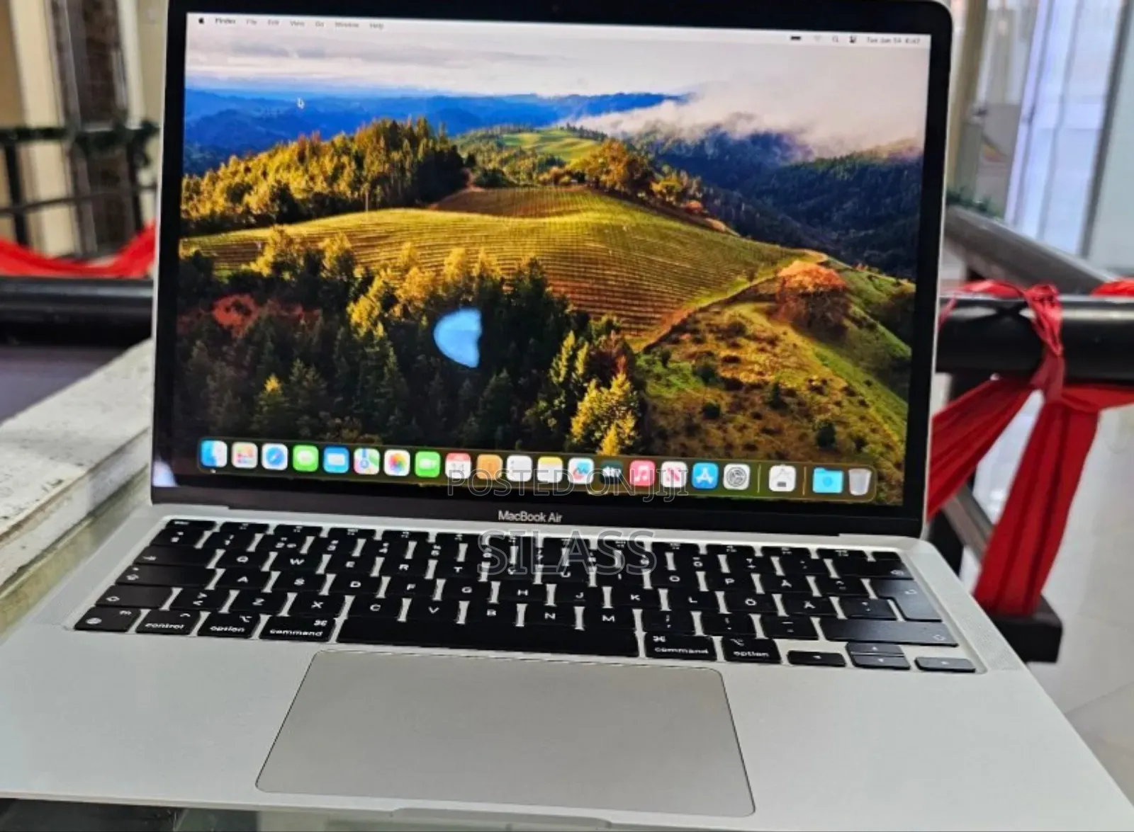 New Laptop Apple MacBook Air 2020 M1 8GB Apple M1 SSD 256GB
