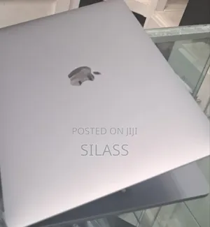 New Laptop Apple MacBook Pro 2020 M1 8GB Apple M1 Pro SSD 256GB