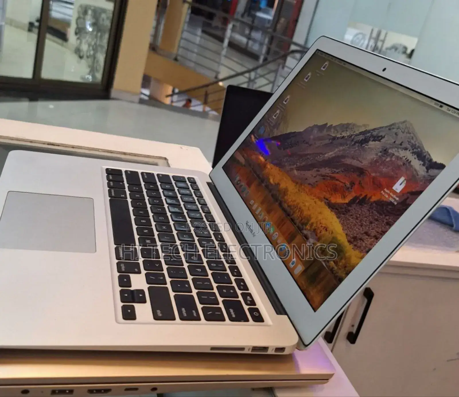 New Laptop Apple MacBook 2015 4GB Intel Core I5 SSD 256GB
