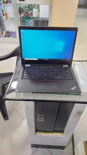 Photo - New Laptop Lenovo ThinkPad Yoga 370 8GB Intel Core I5 SSD 512GB