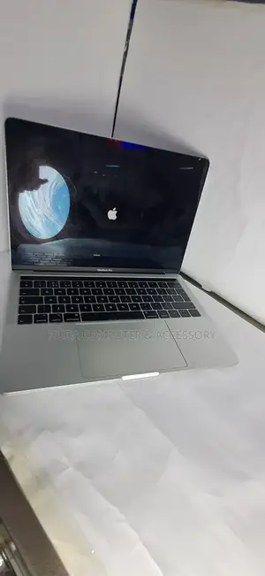 New Laptop Apple MacBook Pro 2017 256GB Intel Core I5 SSD 256GB