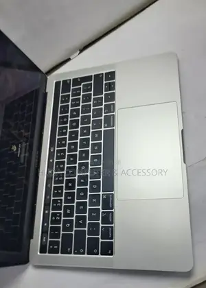 New Laptop Apple MacBook Pro 2017 256GB Intel Core I5 SSD 256GB