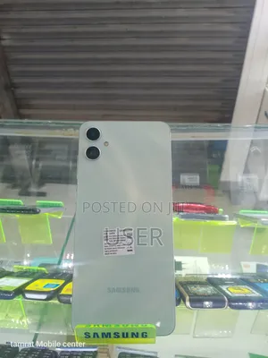 Photo - New Samsung Galaxy A05 64 GB Black