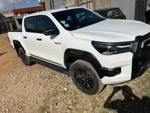 Photo - Toyota Hilux 2021 White