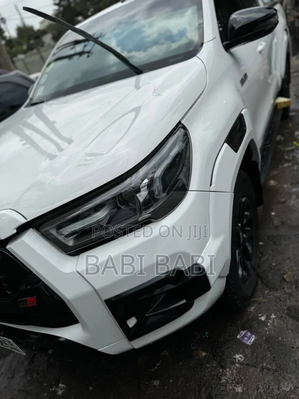 Toyota Hilux 2021 White