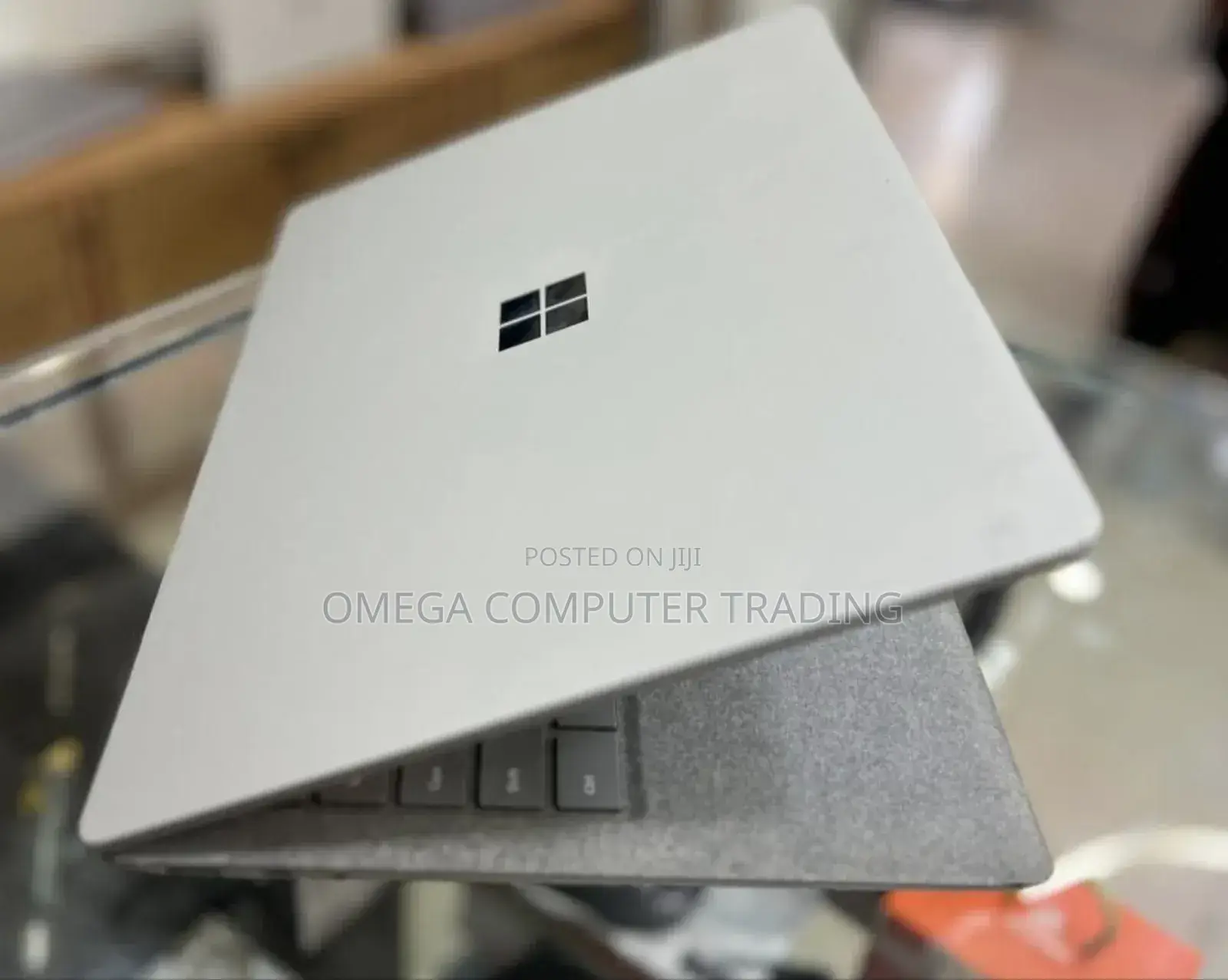 New Laptop Microsoft Surface 8GB Intel Core i5 SSD 256GB
