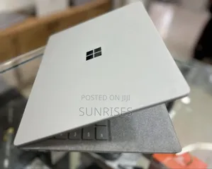 New Laptop Microsoft Surface 8GB Intel Core I5 SSD 256GB