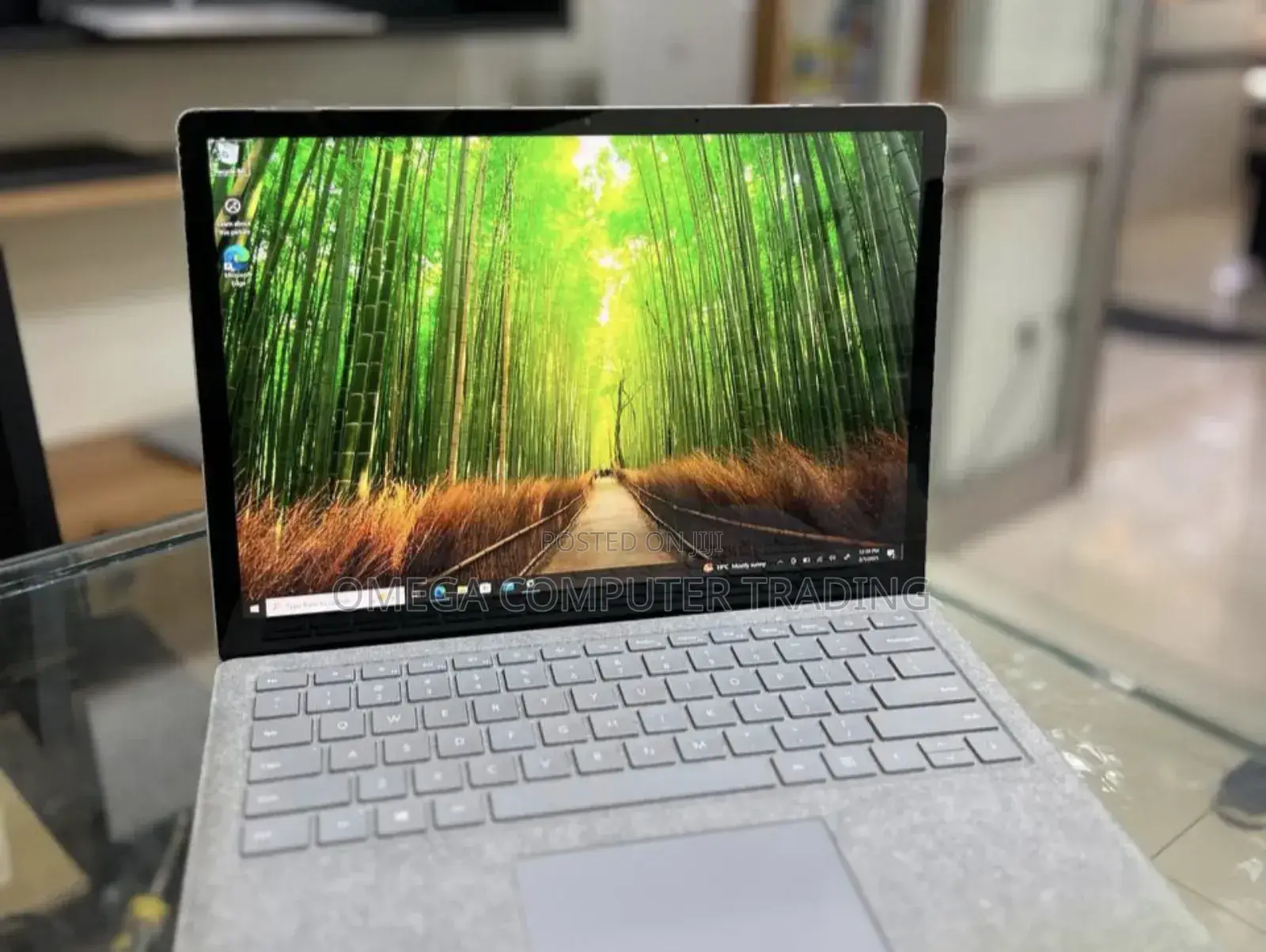New Laptop Microsoft Surface 8GB Intel Core i5 SSD 256GB