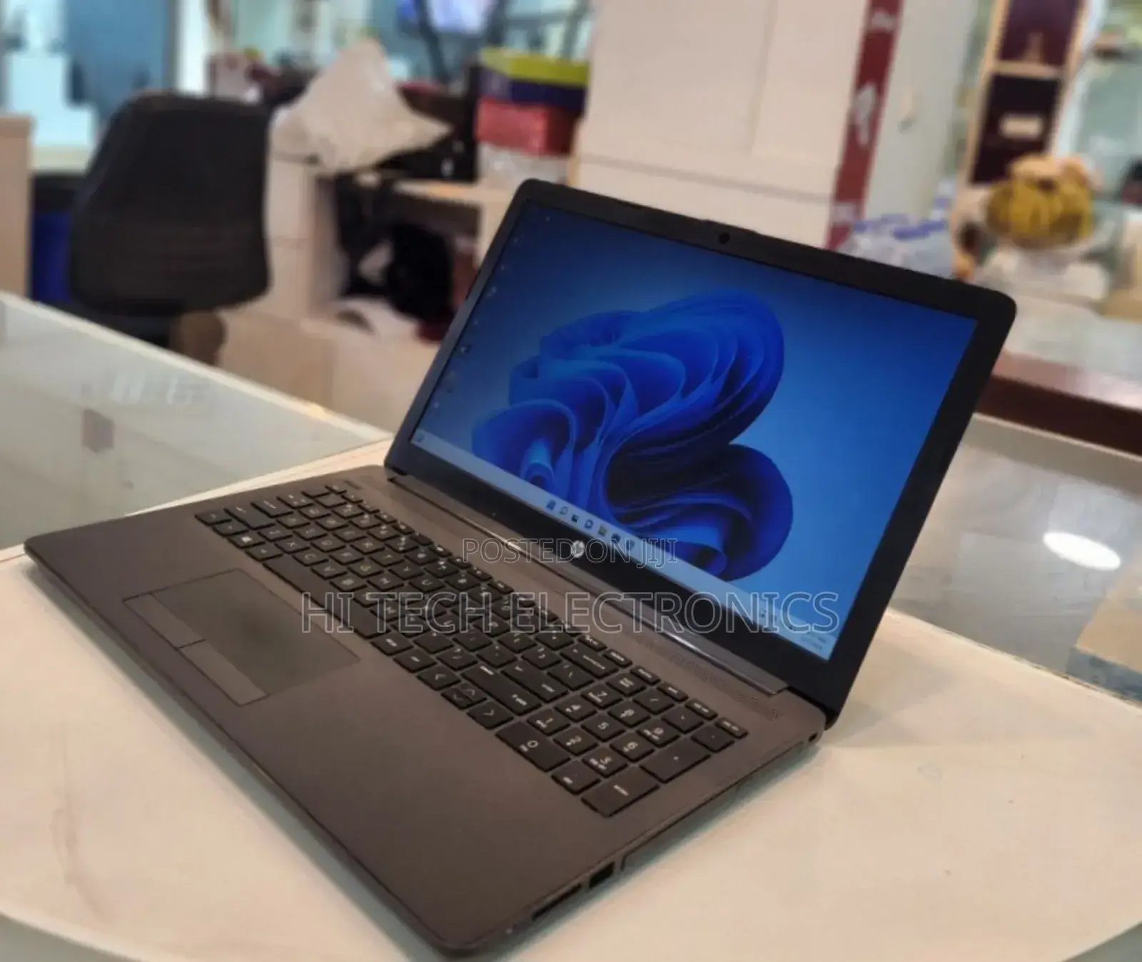 New Laptop HP Stream Notebook 8GB Intel Core I7 HDD 1T