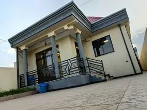 5bdrm Villa in የ ግል ቤት ነው, Addis Ketema for sale