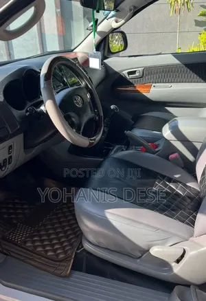 Toyota Hilux 2011 White